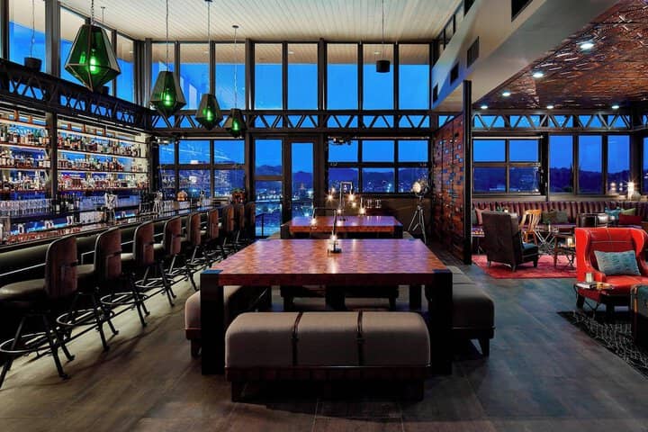Lounge 78 of 94